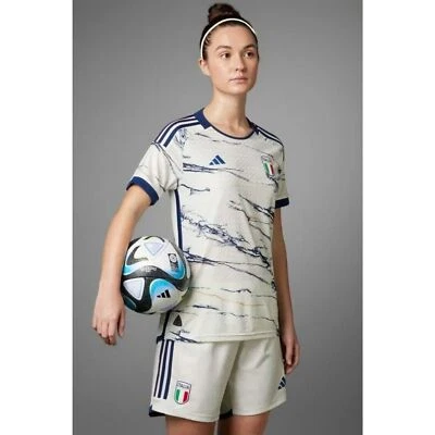 Camiseta de fútbol visitante Adidas 2023 para mujer mediana Italia HT2198 Heat Dry NUEVA Foto 1 de 4