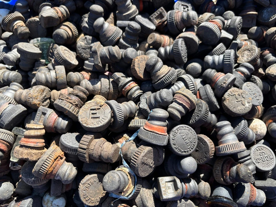 25 old bottle stoppers - Image 1 of 1