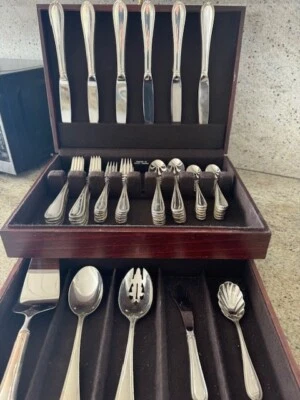 Juego de cubiertos Tuttle Triumph Stirling - Apenas usado - Juego de 64 piezas para 12 Foto 1 de 2
