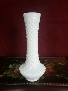 Vintage 1960 White Milk Glass Vase With Diamond Pattern - Picture 1 of 4