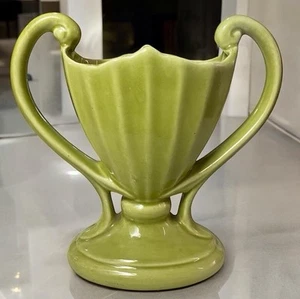 Vintage Double Handled USA 404 Ribbed Trophy Vase Urn 7 1/4” - Picture 1 of 12