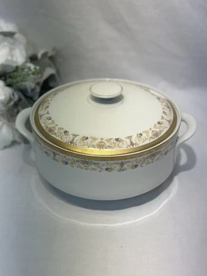 Sopa vintage de porcelana real Brasil con tapa blanca con borde dorado y flores Foto 1 de 4