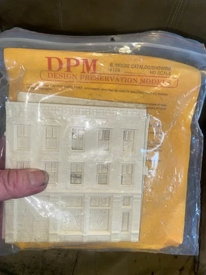 HO Gauge, Building DPM #104 B Moore Catalog/Showroom - Image 1 of 3