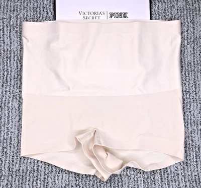Victoria's Secret NUEVO CON ETIQUETAS Grande Beige Suave Brillo Boyshort Panty Prendas moldeadoras Foto 1 de 4