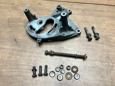 1971 - 76 吉普 Wagoneer CJ J10 J20 V8 动力转向泵后支架 - 3214710 — 第 1/4 张图片