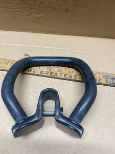 Un mango en D usado de un cabezal eléctrico recortador de cuerdas Troy-Bilt TB32EC - Imagen 1 de 2