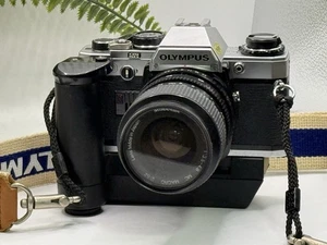 Olympus OM10 35mm Spiegelreflexkamera mit Miranda 3.5-4.8 Objektiv 28-70mm Macro & Winder - Bild 1 von 24