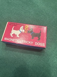 Vintage Butt Sniffing Tricky Dogs Magnetspielzeug mit OVP Scottish Terrier - Bild 1 von 3
