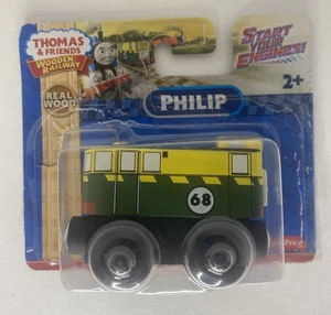 Philip Thomas & Friends Holzeisenbahn Panzer Holzeisenbahn Lok DXF18 2015 Neu! - Bild 1 von 5