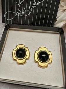 Orecchini Vintage Linda Dano Clip Tono Oro con Pietre Cabochon Nere - Foto 1 di 6