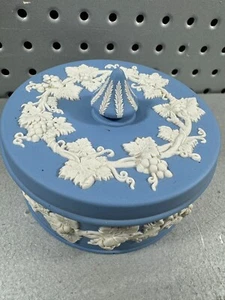 Vintage Wedgewood Trinket Pot Box Jasperware Blue and White Round Lidded VGC - Picture 1 of 3