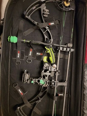 Bowtech Reign 6 Right Hand Shot 5 Times 29" Draw Length 70lb Weight - Image 1 of 4