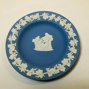 Wedgwood Blue Jasperware 4 1/2” Trinket Dish Small Plate Made in England - Imagen 1 de 5