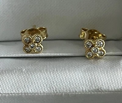 18ct Gold Diamond (approx. 0.15ct) filigree Flower stud Earrings  - Image 1 of 4