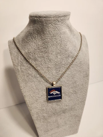 Vintage NFL Denver Broncos Necklace 90s Y2K Square Pendant Mustang Men Jewelry Cover