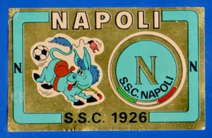 FIGURINA CALCIATORI PANINI 1976 77 N°201 SCUDETTO NAPOLI REC/RECOVERED  - Bild 1 von 2