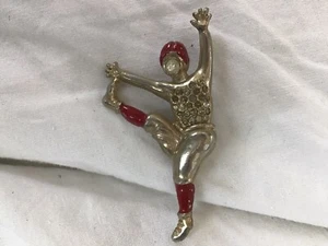 RARE Vintage Gold Tone Rhinestone Football Player Kicker Brooch Pin - Picture 1 of 3
