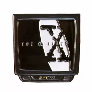 The X-Files Immagine Televisiva Con La Serie Logo Metallo Smaltato Spilla INUTILIZZATA - Foto 1 di 1