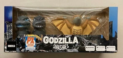 SDCC 2021 PX Exclusivo Godzilla Smashies Stress Doll Juego de 3 Piezas Rodan EN MANO Foto 1 de 4