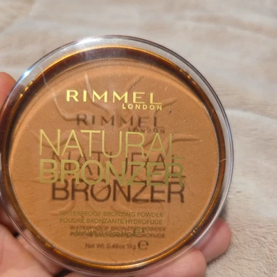 Rimmel London Natural Bronzer Waterproof Bronzing Powder - 021 Sun Light. - Image 1 of 3