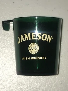Jameson Irish Whiskey Shot Glass plastica acrilico gancio su vetro verde Irlanda NUOVO - Foto 1 di 5