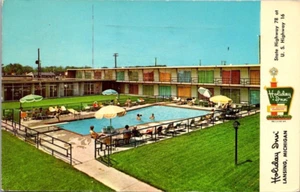 HOLIDAY INN Swimming Pool LANSING, Michigan MI c1965 roadside Bathers Postcard - Picture 1 of 2