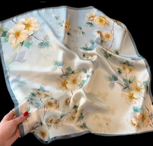 "Bufanda cuadrada grande 100 % seda 26"" pañuelo envolvente floral azul amarillo ws629" - Imagen 1 de 4