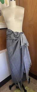 Biasa Sarong grau weiß Fransen 40" x 80" Unisex - Bild 1 von 8