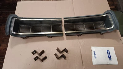 68 1968 GTO rejillas originales usadas con molduras y soportes cromados, falta 1 barra Foto 1 de 4