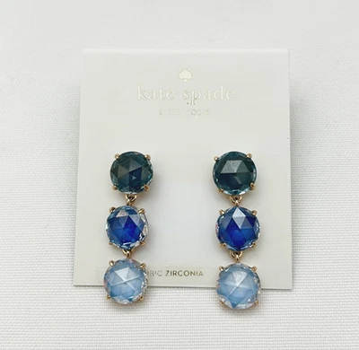 Brincos pendurados deslumbrantes Kate Spade New York cristal azul strass tom dourado - Imagem 1 de 4