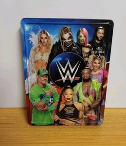 WWE Geschenkset enthält 4 spannende Bücher plus Wandtafel sehr guter Zustand - Bild 1 von 8