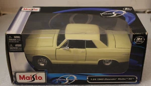 1/24 Maisto 1965 Chevrolet Malibu SS Diecast #31258 hellgelb/creme - Bild 1 von 3