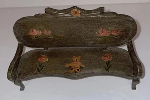 Vintage Russ Berrie Dollhouse Miniature Wood Painted Bear Flowers Bench Cottage - Picture 1 of 8
