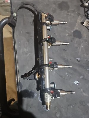 Riel de combustible GM Chevrolet 2.5 con inyectores Malibu Ecotec Cadillac #12627089 13-19  Foto 1 de 4