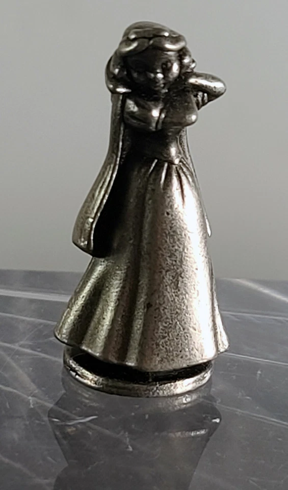 Монополия жетон Белоснежка миниатюрная оловянная фигурка - Изображение 1 из 2