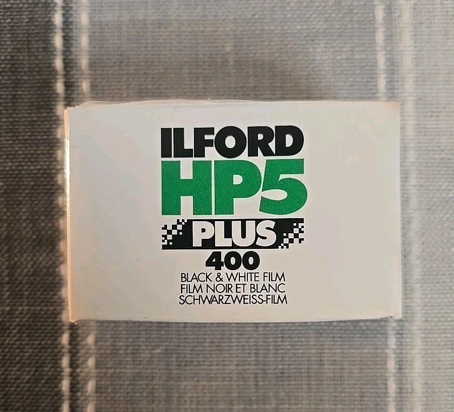Película en blanco y negro Ilford HP-5 Plus, ISO 400, 35 mm Foto 1 de 4