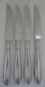 Reed & Barton Dane Set di 4 coltelli da bistecca 9 7/8" 18/10 posate NUOVO - Foto 1 di 1