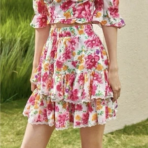 SHEIN Neu ohne Etikett geblümter Minirock Damen Größe XS Spitzenbesatz Gummibund - Bild 1 von 5