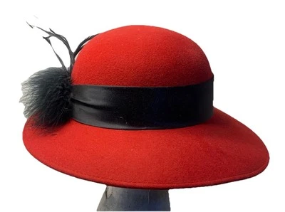 VTG Amanda Smith Red Wool Felt Hat with Black Band Bow & Feathers Made in Italy - Image 1 of 4