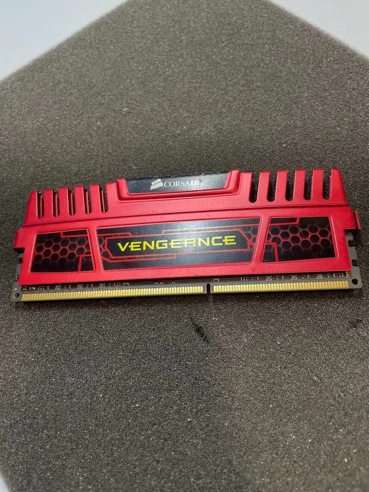 Corsair Vengeance DDR3 RAM 4Gb 2133Mhz CMZ16GX3M4X2133C11R Desktop Speicher #04 - Bild 1 von 3