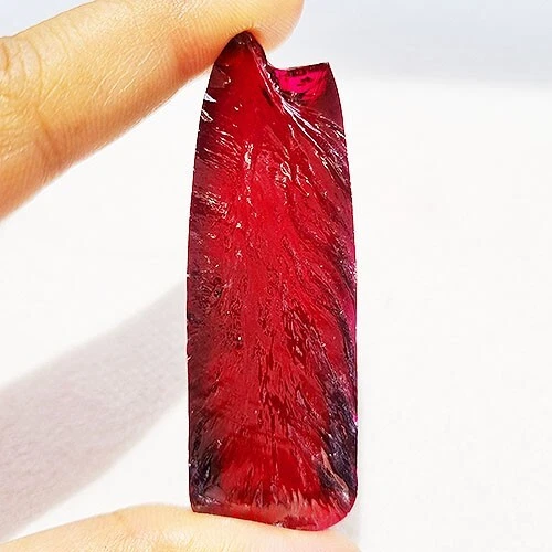CLEAR 144 CT RED RUBY #8 CORUNDUM ROUGH LAB GROWN GEMSTONE - Image 1 of 1