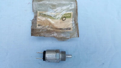 NOS 1971-1972 CHEVROLET VEGA 4 SPEED BACKUP LAMP SWITCH 8955984 Foto 1 de 2