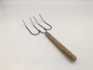 Tenedor para tallar carne de 4 dientes ancho rústico vintage mango de madera - Imagen 1 de 9