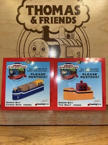 ¡TARJETA DE DISTRIBUIDOR! THOMAS FRIENDS TREN MADERA FERROCARRIL SODOR BAHÍA BARCO TARJETA DE REABASTECIMIENTO - Imagen 1 de 9