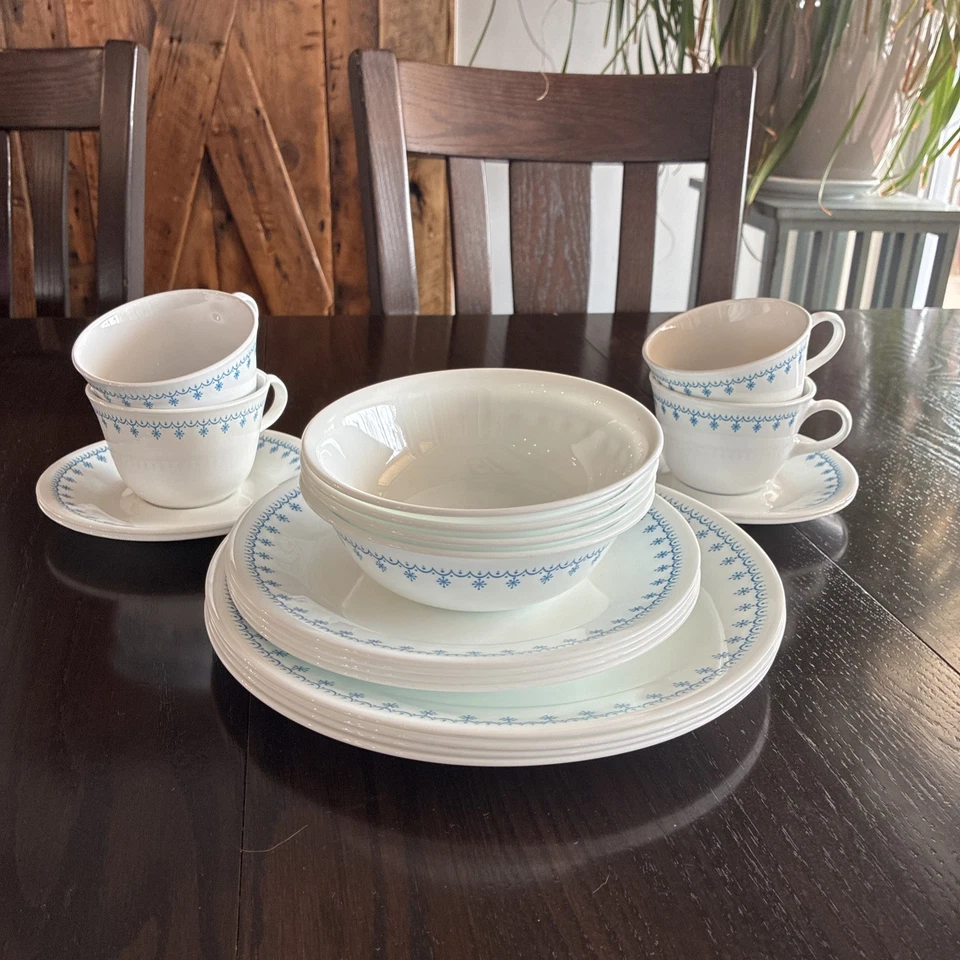 Juego 20 piezas Corelle Corning Guirnalda Azul Copo de Nieve Vajilla 4 Ajustes de Mesa Foto 1 de 4