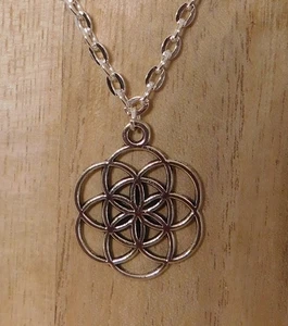 Wunderschöner handgefertigter silberfarbener Anhänger im keltischen Design mit Kette - Bild 1 von 1