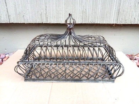 WROUGHT IRON BASKET WITH LID Cover