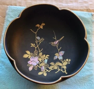 Signierte Schale gewellt geätzt Gold Vögel Schmetterling Blumen Intarsien Perlmutt - Bild 1 von 8