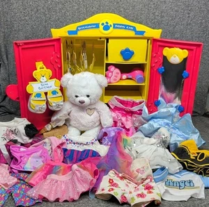 Huhe Lot Build-A-Bear BearArmoire Modekoffer mit Leuchtbär und Zubehör - Bild 1 von 24