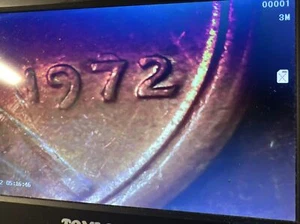 1972 P LINCOLN CENT/ OFF CENTER STRIKE / CHEAP/ CHECK IT OUT / WOW / # 44 / !!!! - Picture 1 of 11